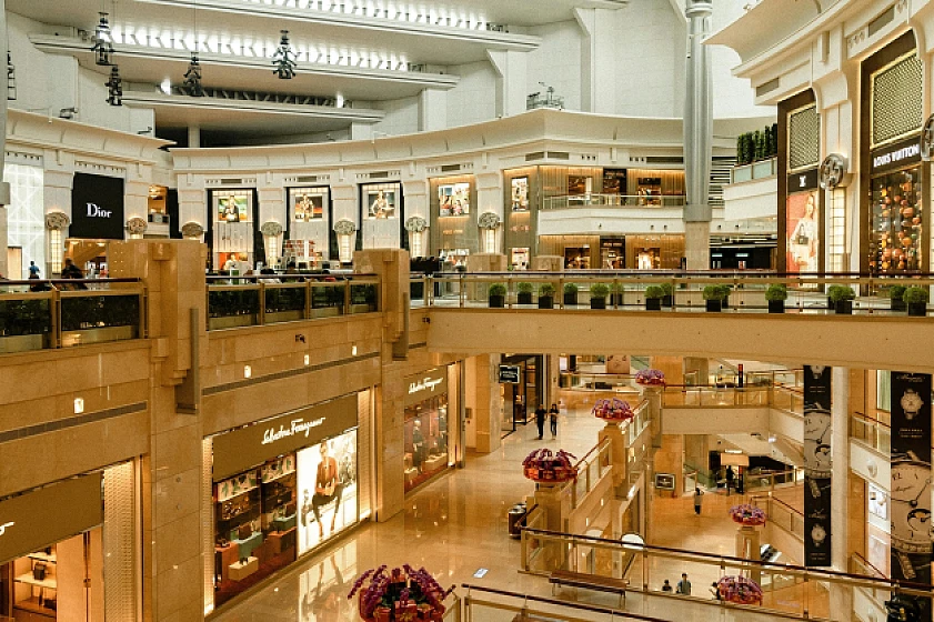 Where to Buy Your Jeddah Escort a Gift