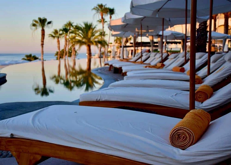 Saudi Arabia's Top Beach Resorts for Escorts