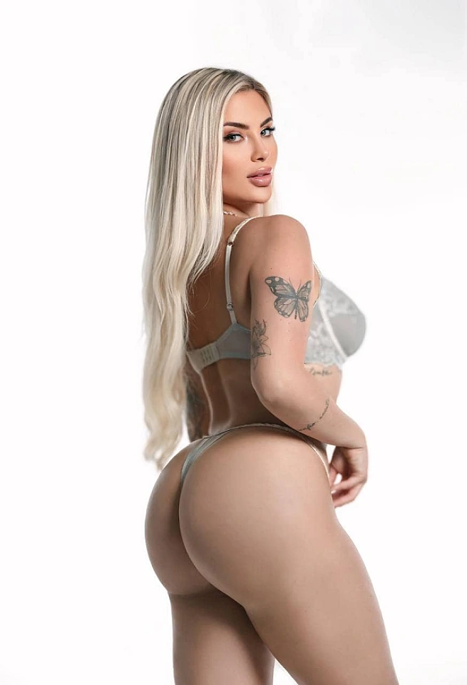 Gabriela — Photo 2