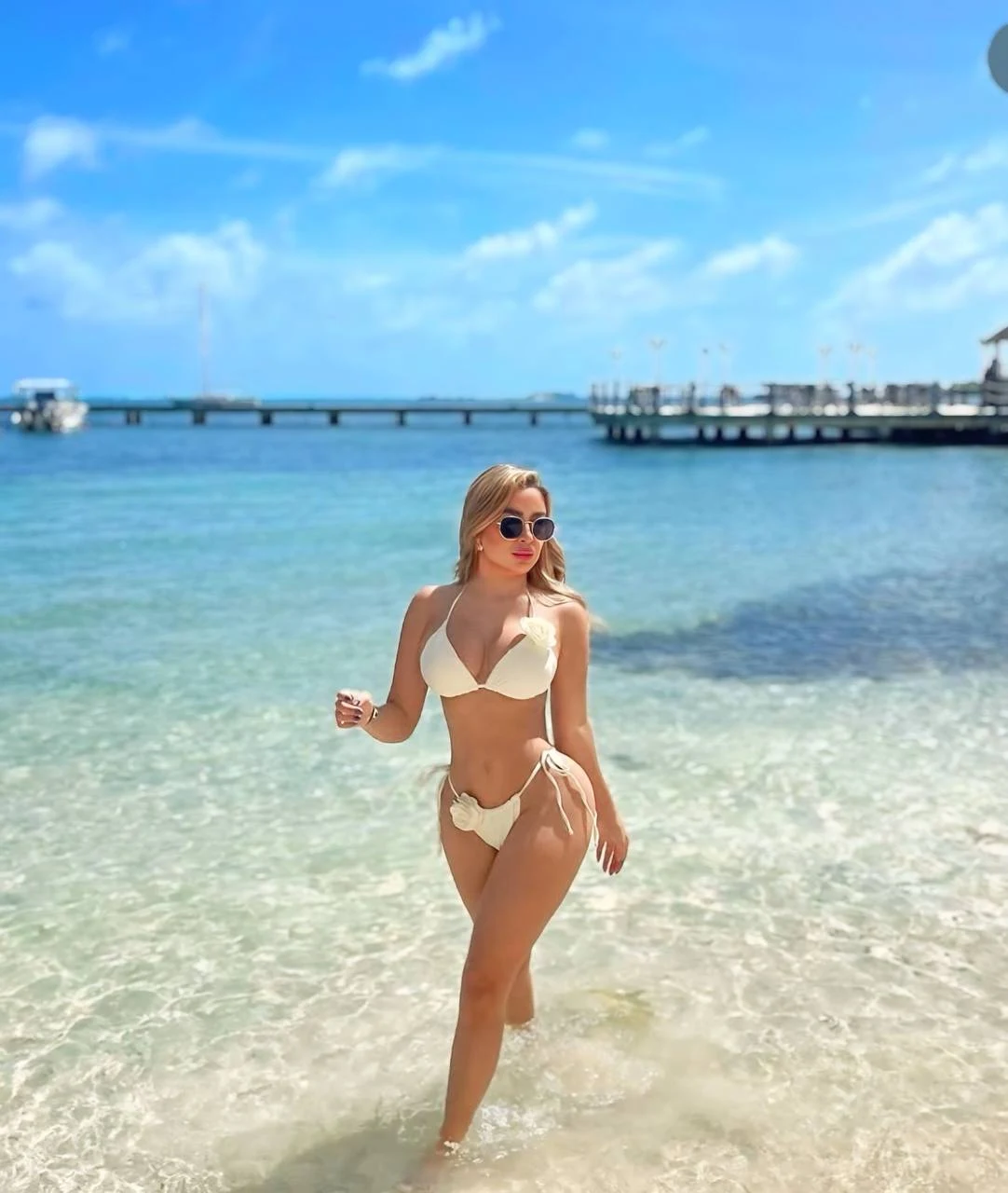 Laura — Photo 11